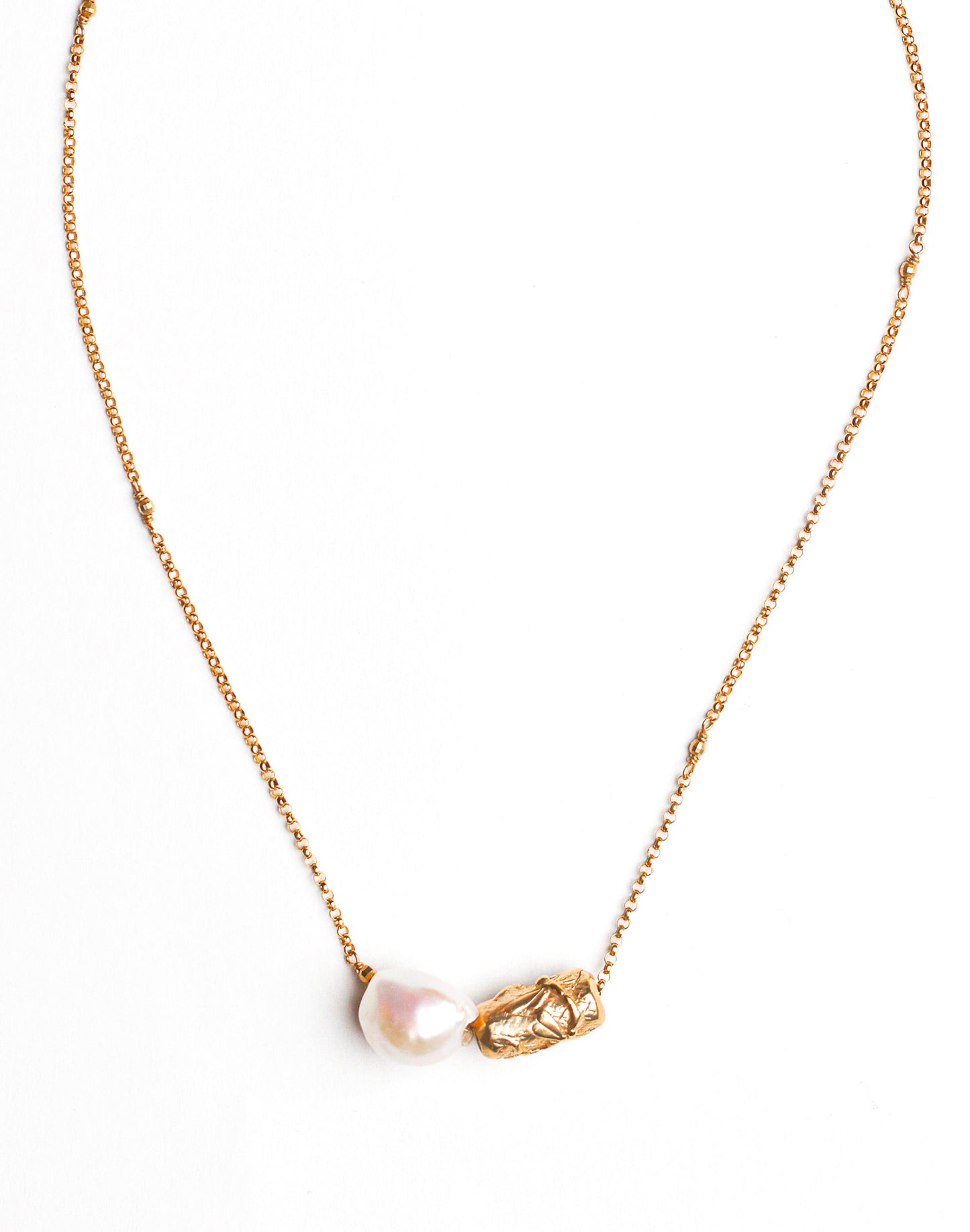 Marita Necklace in White Pearl