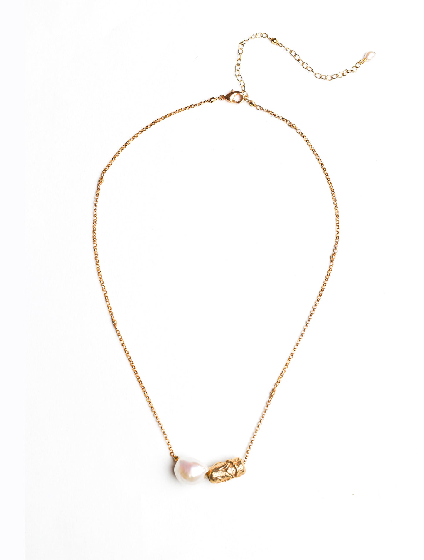 Marita Necklace in White Pearl