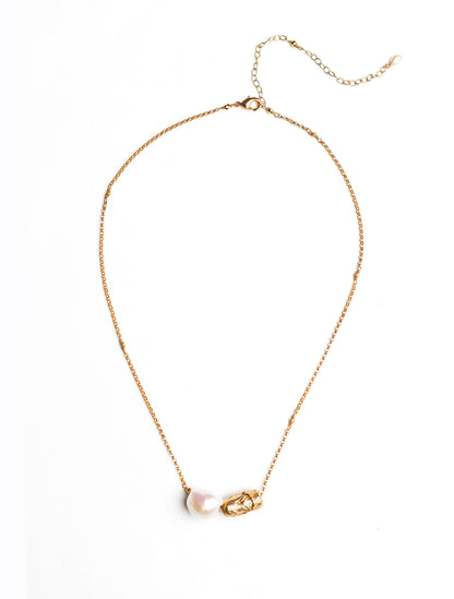 Marita Necklace in White Pearl