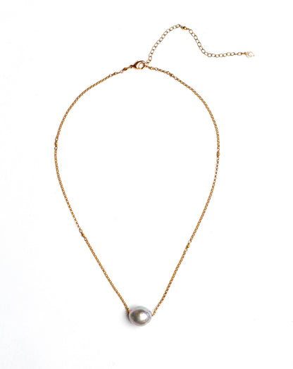 Gwyen Necklace in Grey Pearl