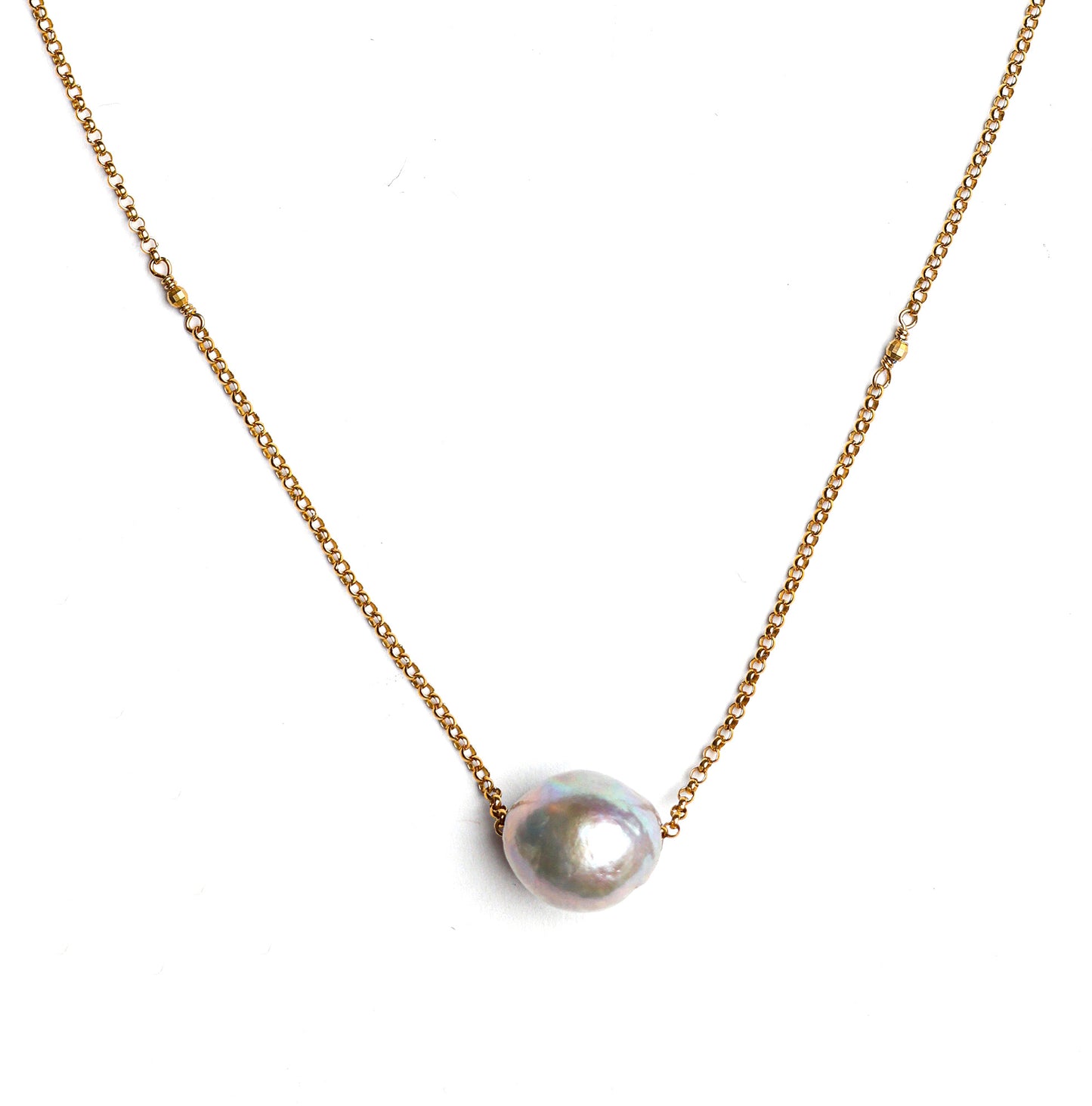 Gwyen Necklace in Grey Pearl