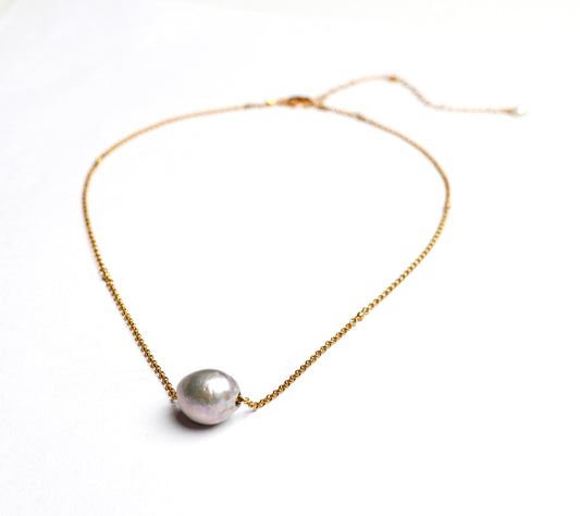 Gwyen Necklace in Grey Pearl