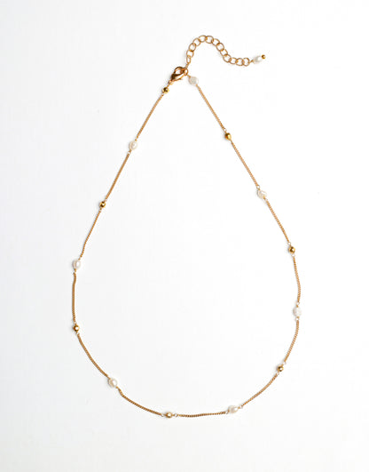 Maelyn Necklace in White Pearl