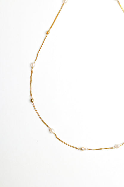 Maelyn Necklace in White Pearl