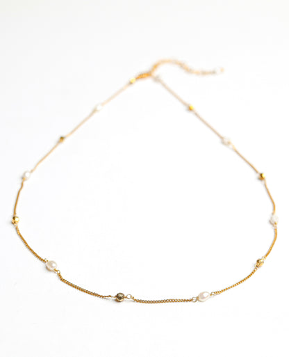 Maelyn Necklace in White Pearl