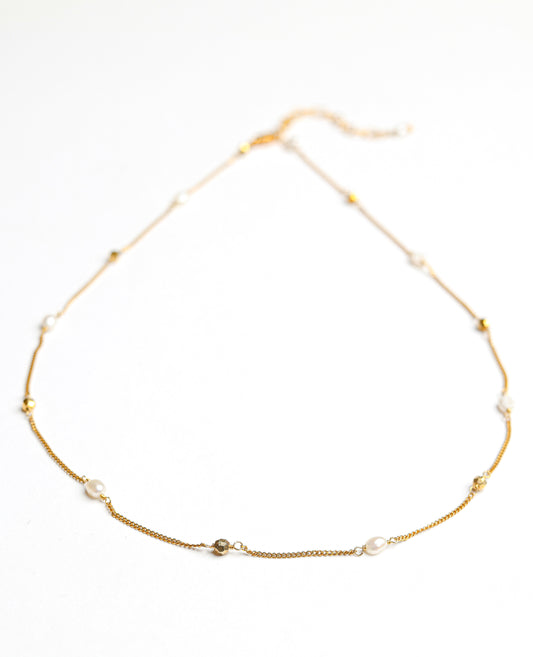 Maelyn Necklace in White Pearl