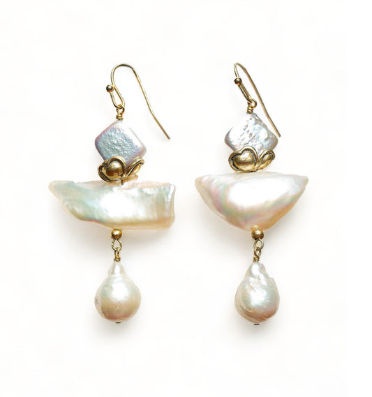 Florence Earring in White Pearl