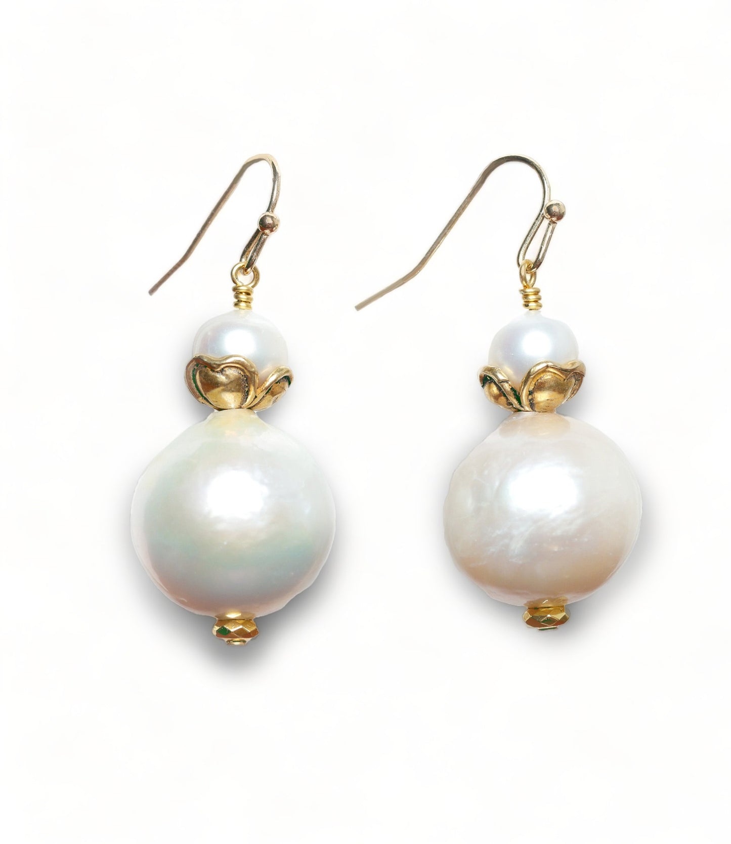 Sofia Earring in White Pearl