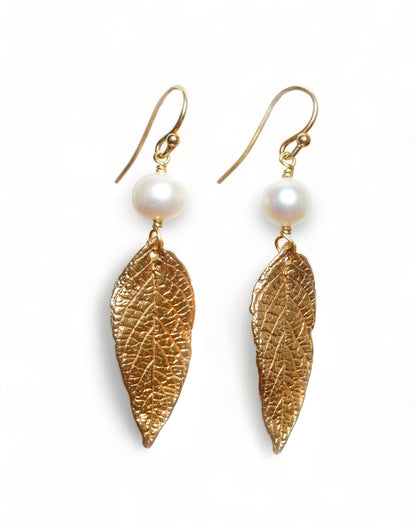 Vera Earring in White Pearl