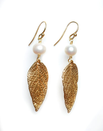 Vera Earring in White Pearl