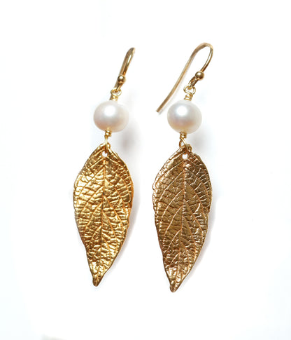 Vera Earring in White Pearl