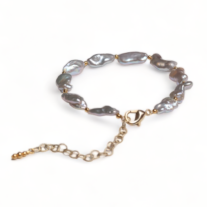 Lila Bracelet in Grey Pearl