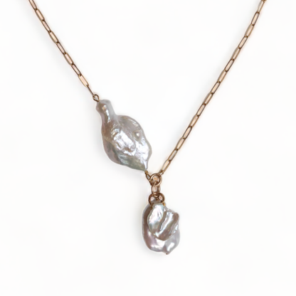 Rory Necklace in White Pearl