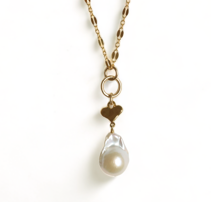 Kelly Necklace in White Pearl