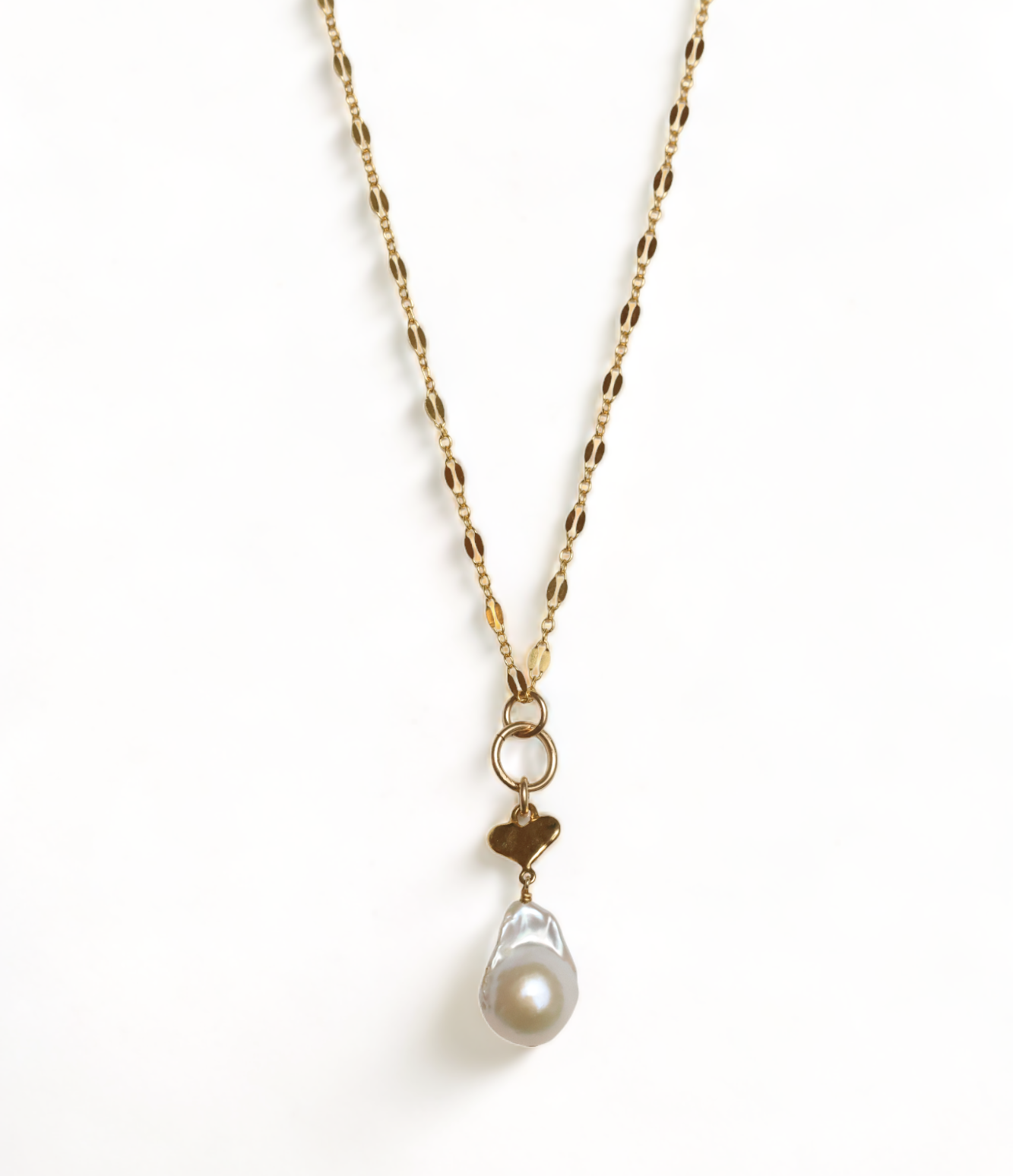 Kelly Necklace in White Pearl