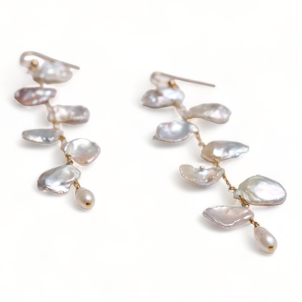 Dolly Earring in White Pearl