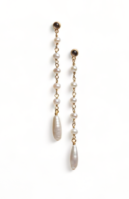 Mackenzie Earring in White Pearl