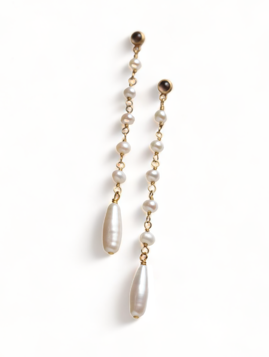 Mackenzie Earring in White Pearl