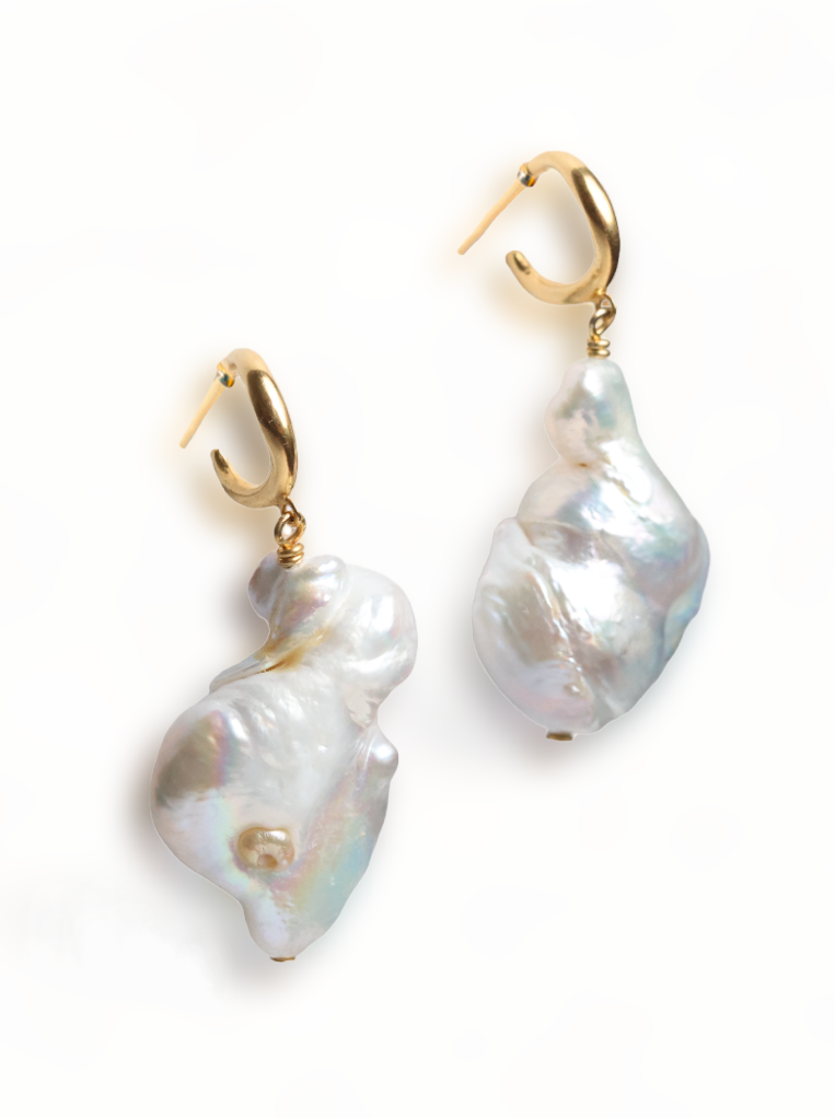 Fiona Earring in White Pearl