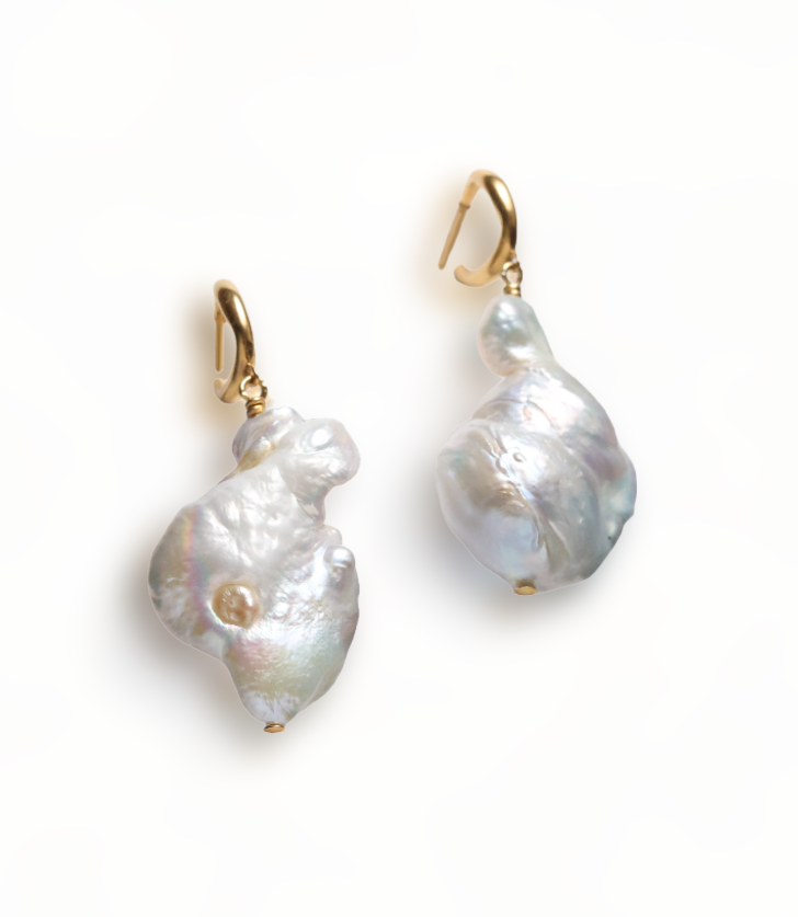 Fiona Earring in White Pearl