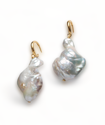 Fiona Earring in White Pearl