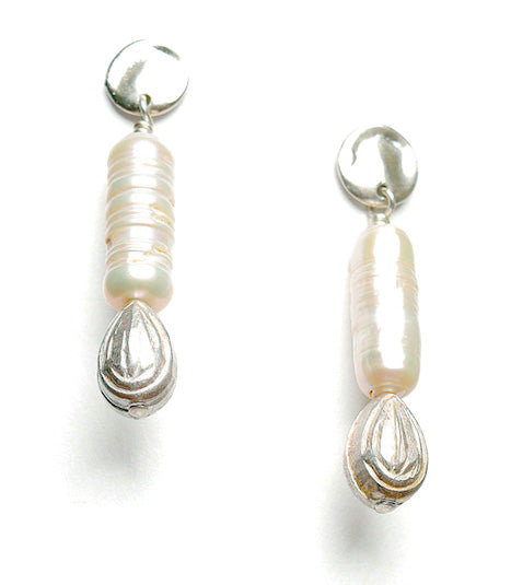 Mara Earring in White Pearl