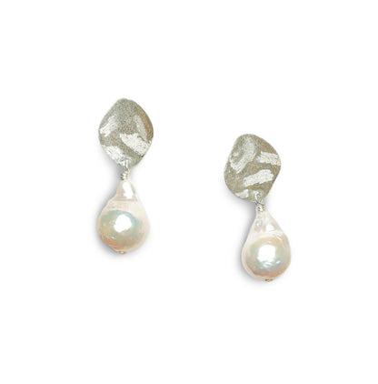 Violet Earring in White Pearl