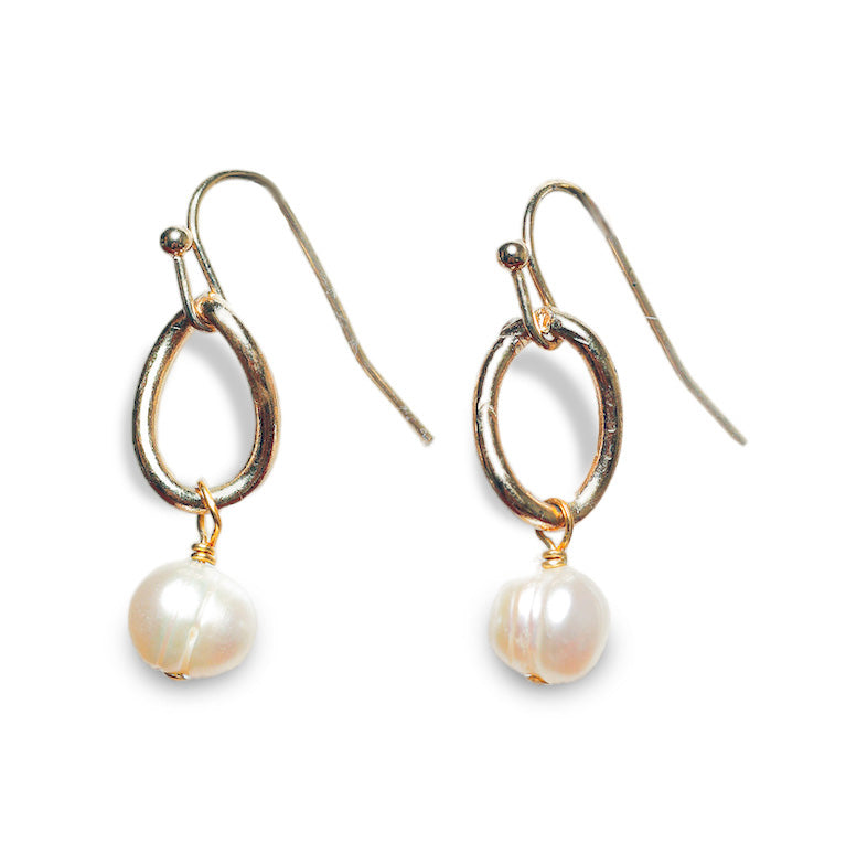 Jolie Earring in White Pearl