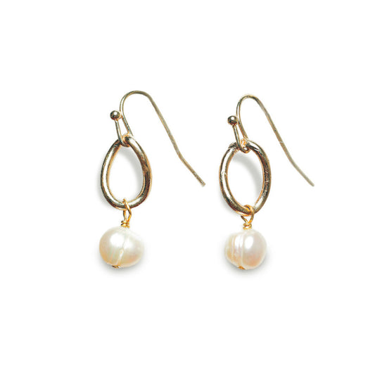 Jolie Earring in White Pearl