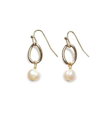 Jolie Earring in White Pearl