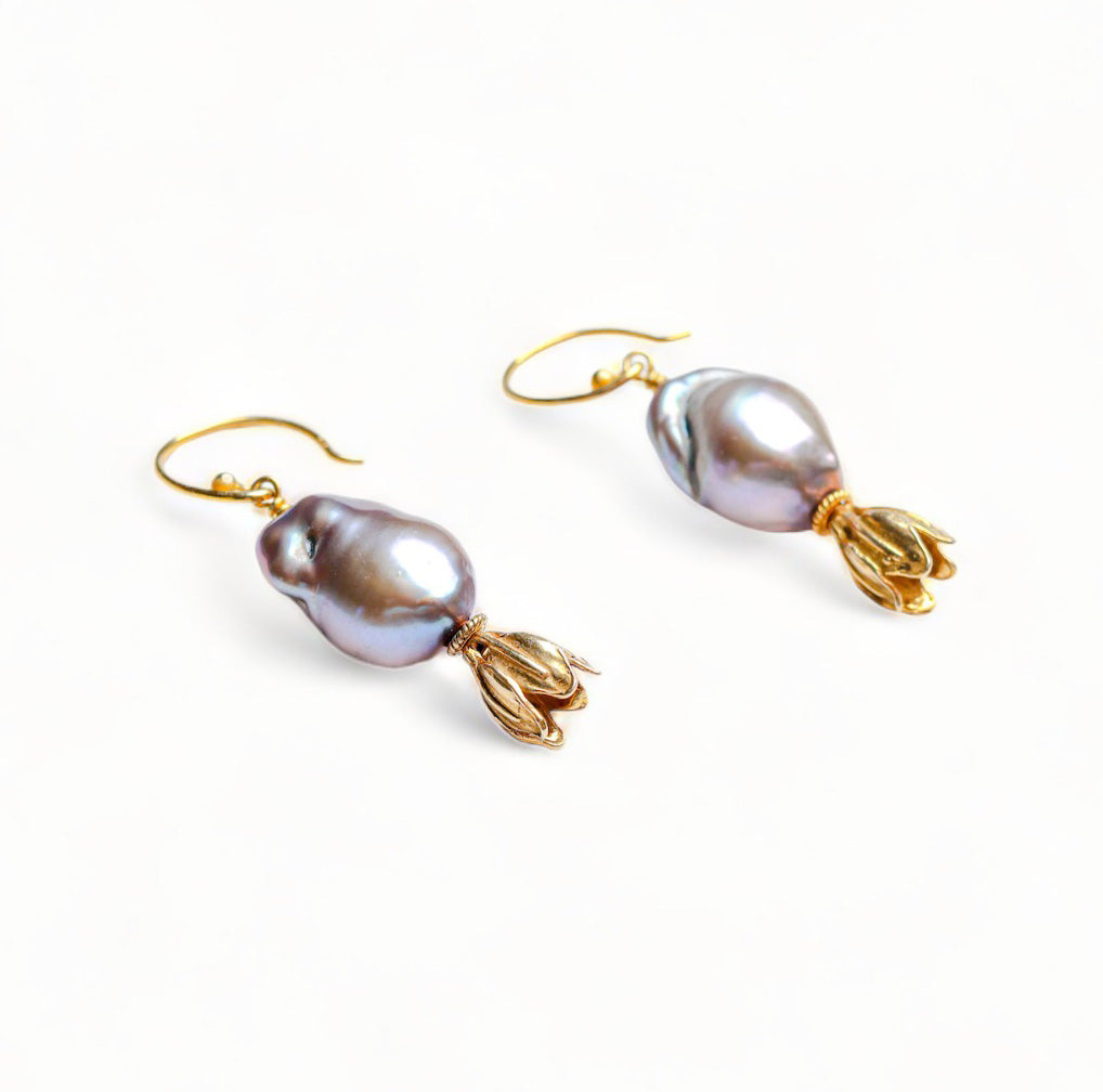 Eve Earring in Peacock Pearl