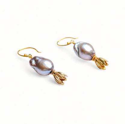 Eve Earring in Peacock Pearl