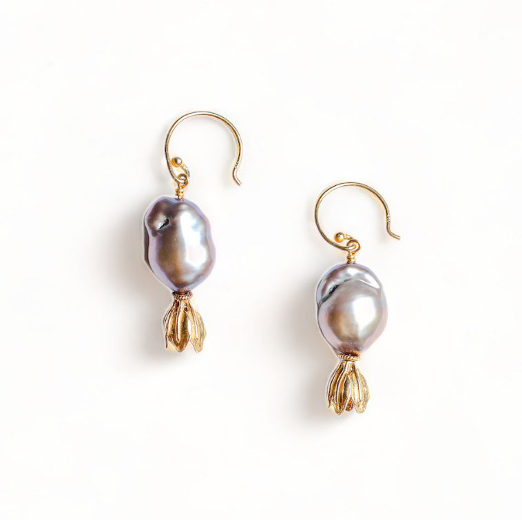 Eve Earring in Peacock Pearl