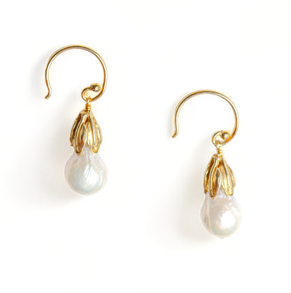 Scarlett Earring in White Pearl