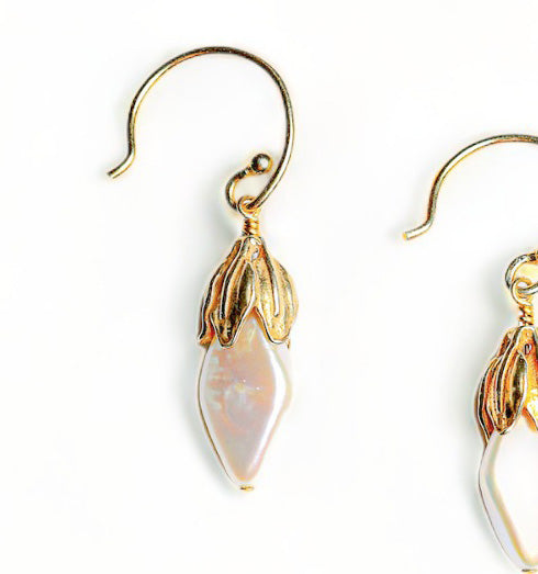 Ava Earring in White Pearl