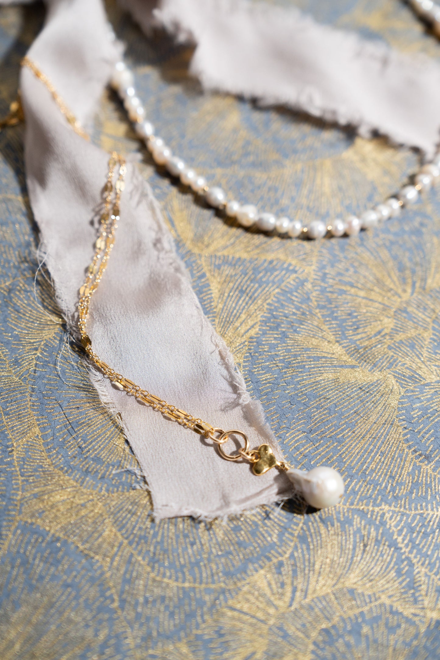 Claire Necklace in Pearl Mix