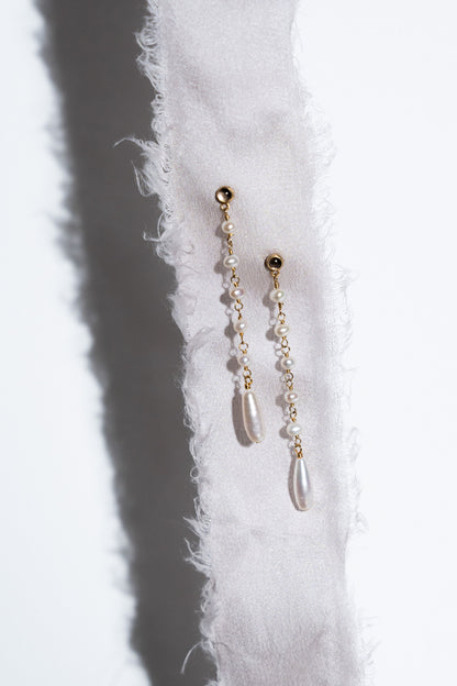 Mackenzie Earring in White Pearl