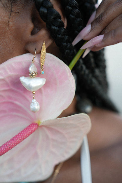 Florence Earring in White Pearl